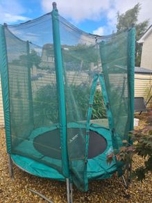 6ft Trampoline with Enclosure