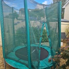 6ft Trampoline with Enclosure