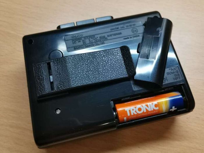 SANYO MGP21 Walkman Cassette Player