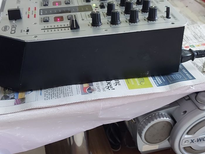 BEHRINGER PRO MIXER Model VMX 200, working great and in excellent condition