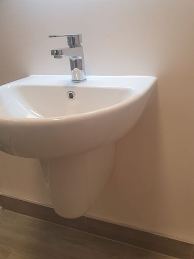 En suite sink