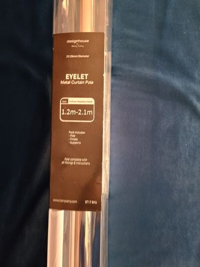 White metal chrome eylet curtain pole extendable