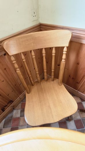 extendable kitchen table + chairs