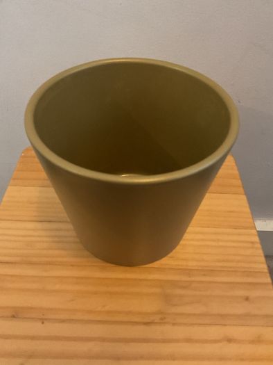 Beautiful Ceramic Plant Pot Brand New
