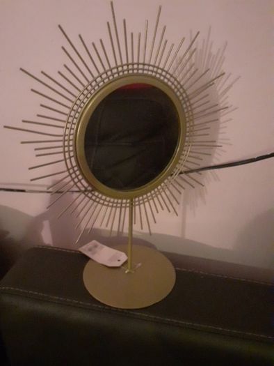 Gold mirror