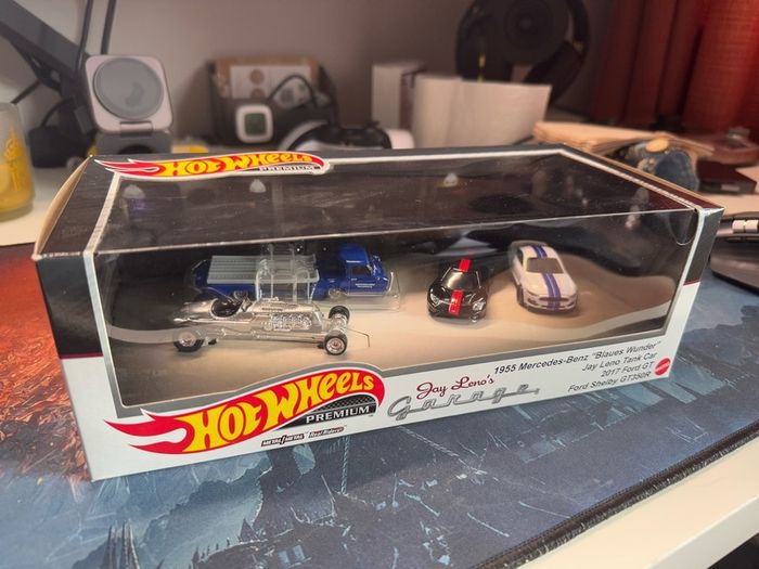 Hotwheels Premium Jay Leno Tank Car set