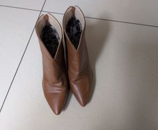 High heel Tan Ankle Boots.  S. 40-7.