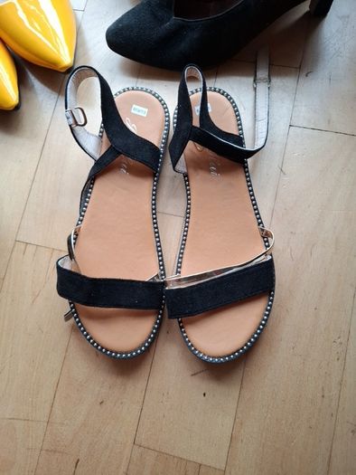 Sandles