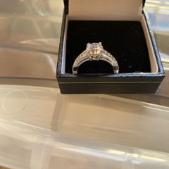 Swarovski crystal ring (open to good offers )