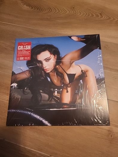 Charlie xcx Crash limited edition 2022 us white vinyl with signed photo