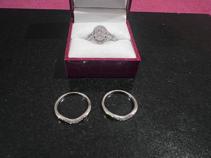 Wedding and engagement ring set valued at 4800
