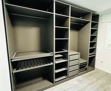 Carpenter Handyman kitchen fitter Flat pack specialist