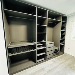Carpenter Handyman kitchen fitter Flat pack specialist