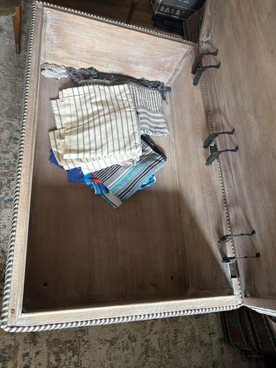 Large blanket box