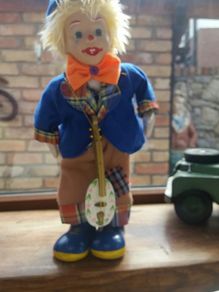 Porcelain  Wind up musical clown