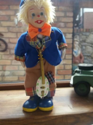 Porcelain  Wind up musical clown