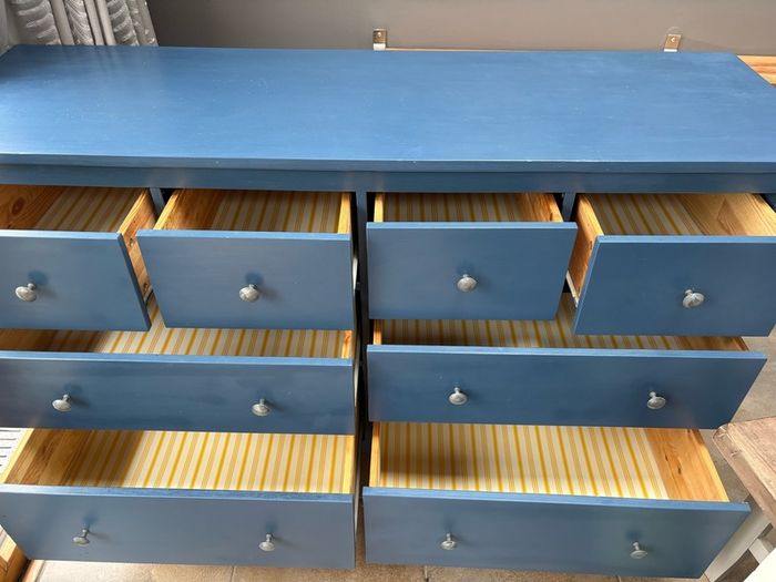 chest of drawers