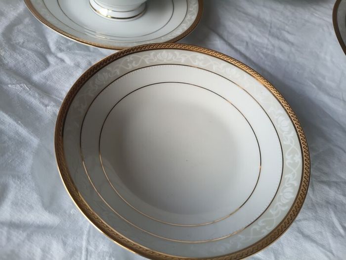 Noritake porcelain dinner set