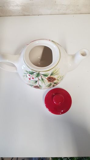 Delph Winter Christmas Tea Pot