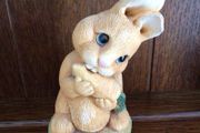 Moorcraft Chalkware 5 inch Rabbit Ornament Nibbles