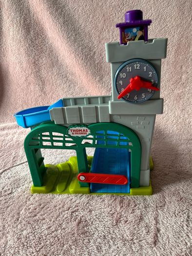 Thomas & Friends Toddler Toy My First Knapford Station Train Playset with Stack & Wobble Cargo for Kids