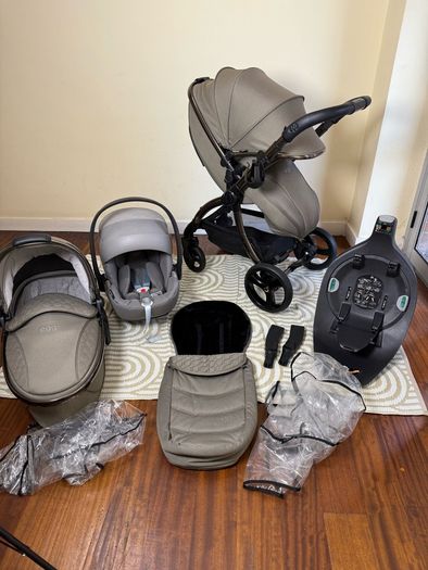 Full Egg 3 travel system Cybex car seat and isofix base