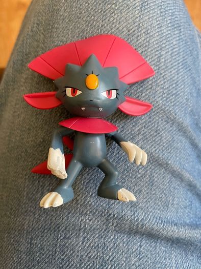 Pokemon Weavil Figure 3"