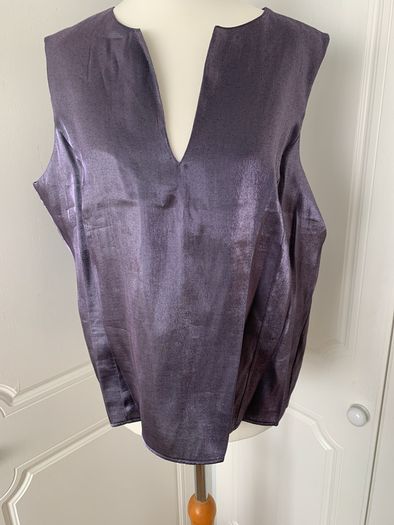New Shimmering Metallic Mauve Top. Size 16
