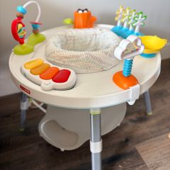 Skip hop 3 stage activity table / centre