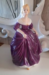 Royale County figurine "Victoria "