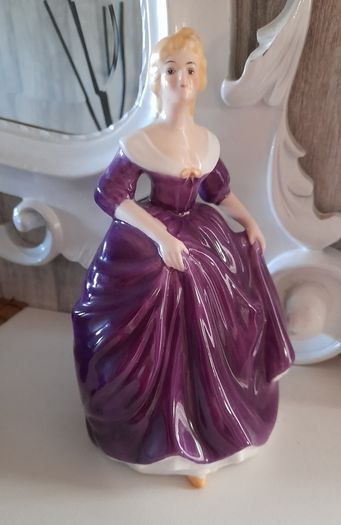 Royale County figurine "Victoria "