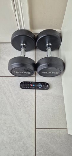 two brand new sets of rubber coated dumbbells 2x12.5kg  2x10kg