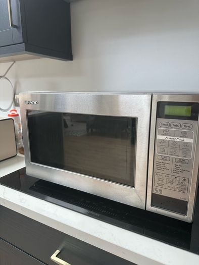 SHARP 900W Freestanding Stainless steel microwave