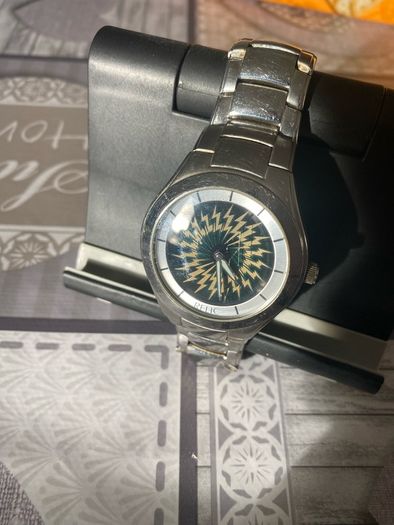 Relic face changing watch with broken watchstrap
