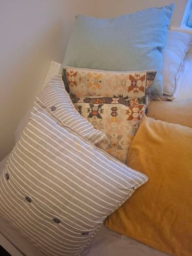 6 cushions great condition