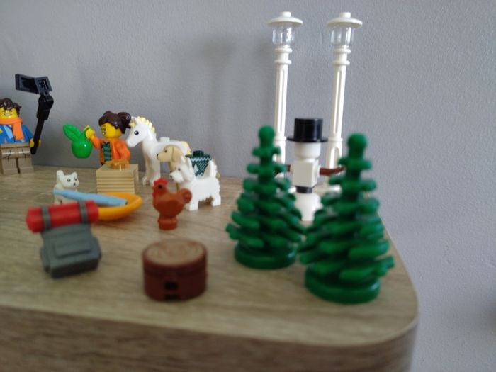 LEGO Winter Village Accessories and Mini Figures Bundle 2