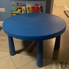 kids table and 2 chairs