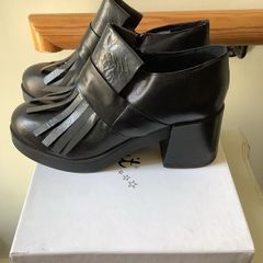 GET IT real leather , new, UK7