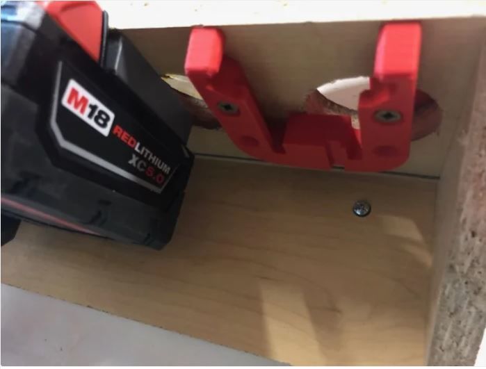 DeWalt/Milwaukee M18/Bosh battery holder