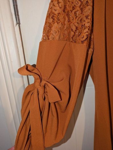 Beautiful lace effect floral midi dress