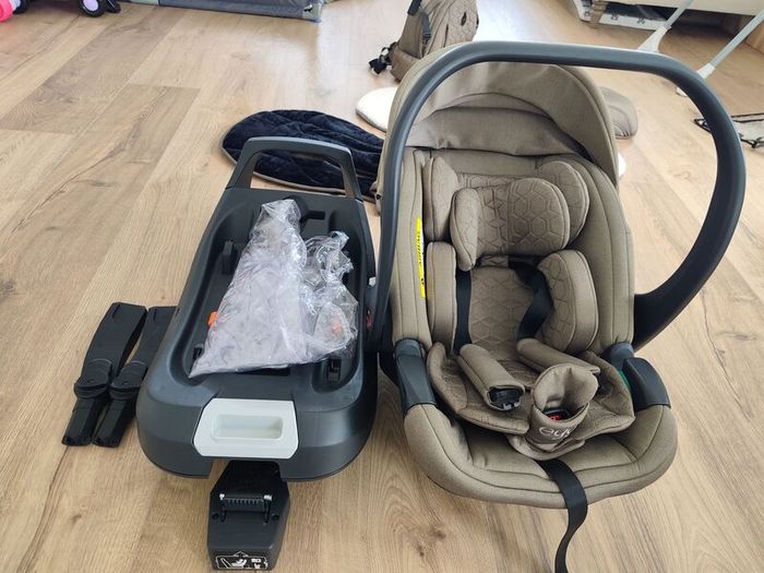 Egg 3 full travel system inc. car seat and base