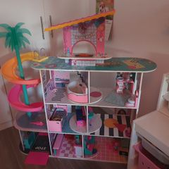 Toy LOL Doll House.