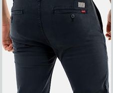 Levi Chinos