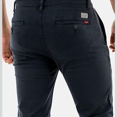 Levi Chinos