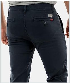 Levi Chinos