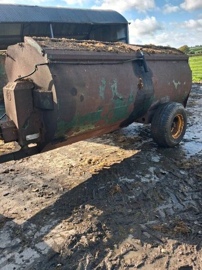 Dung spreader