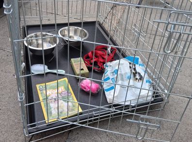 Dog cage/crate and accessories