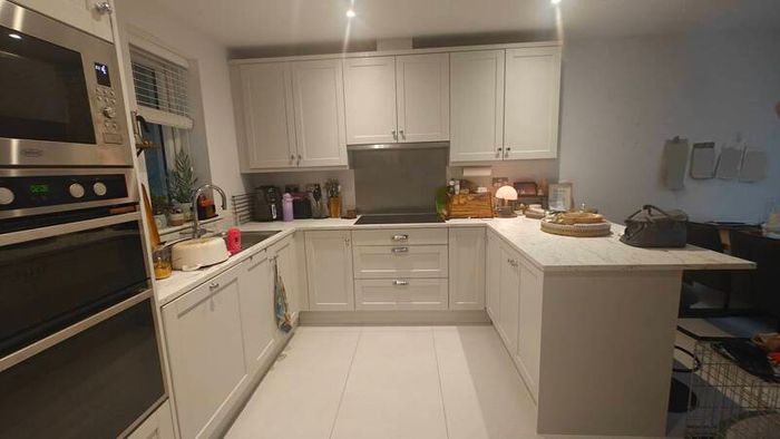 Gallagher Shaker Kitchen & Quartz-Effect Worktops