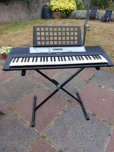 Yamaha YPT200 keyboard