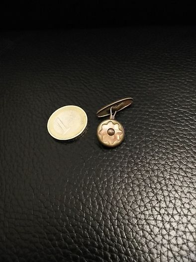 Vintage closure? cufflink?